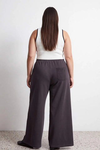 Donji Dio Trenerke PANTOLONTBBAW27AJ00004 - siva [djesi-src-145f425f06f3a4587ee04283a560b7eef1351a0b0e1ef7342f56ef32e0bf52f3]