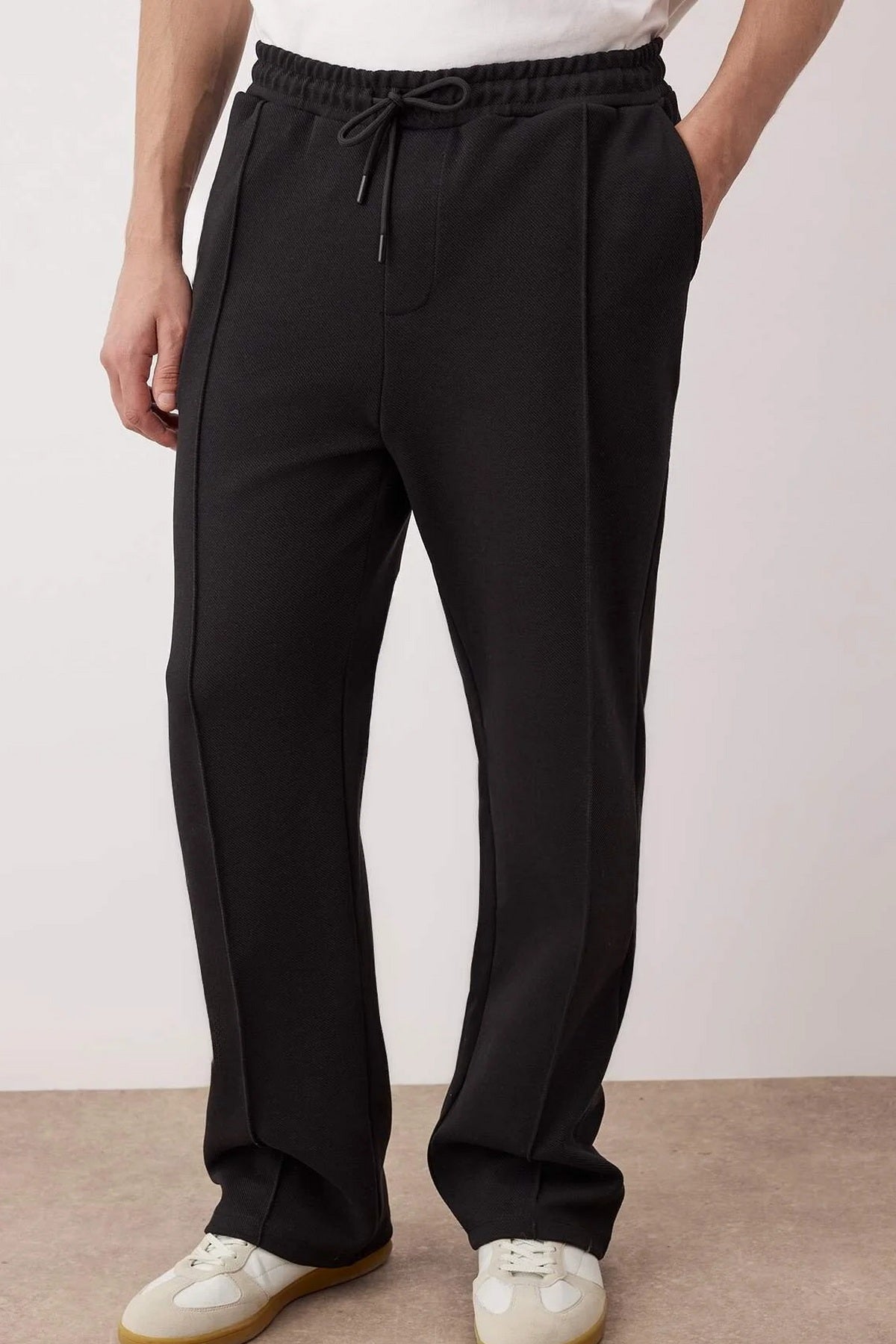 Pantalone TMNAW26PL00002 - crna [djesi-src-9063adaddbe0316f14c551c00bb4f8f8b9d19e436302f79b977196b91614574b]
