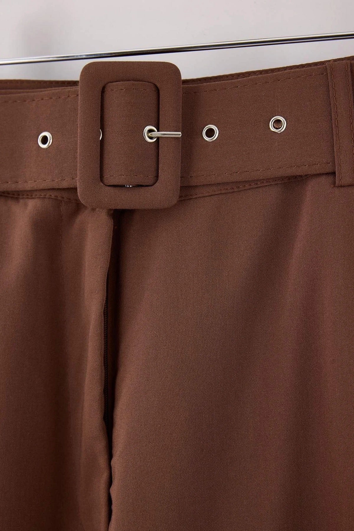 Pantalone TBBAW27AR00008 - braon [djesi-src-e0c3454bca5359f679ad894c05b9da511793b0ea6efa4630d6a4f7857820c9ca]